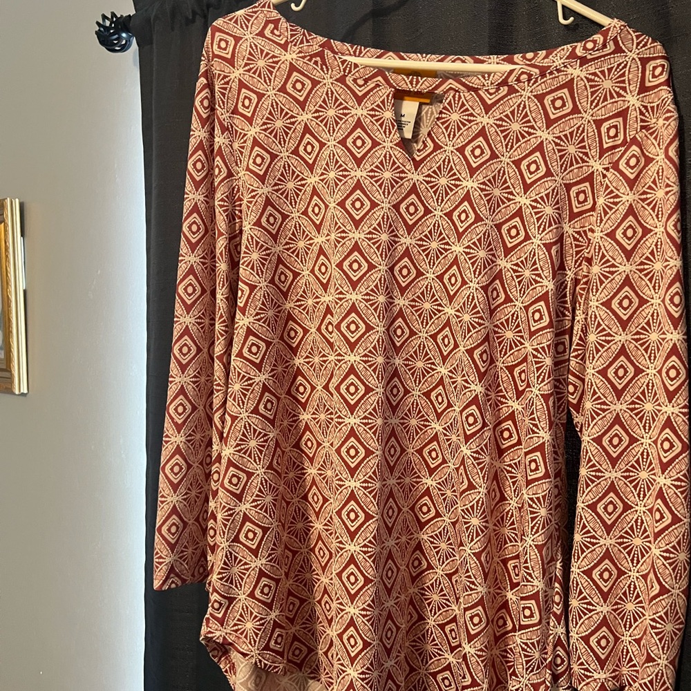 Rose and Cream Geometric Patterned Top